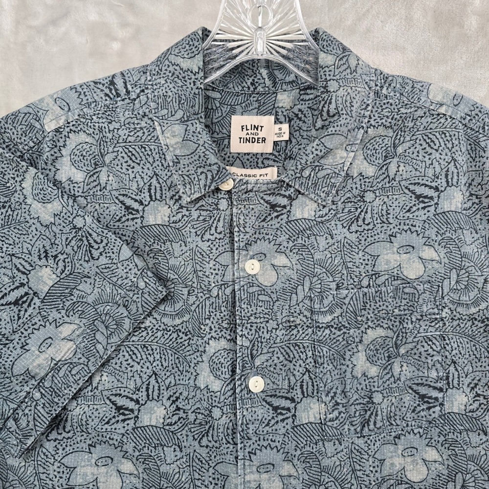 Flint and Tinder Button Down Mens Small Blue Floral Batik Short Sleeve Shirt